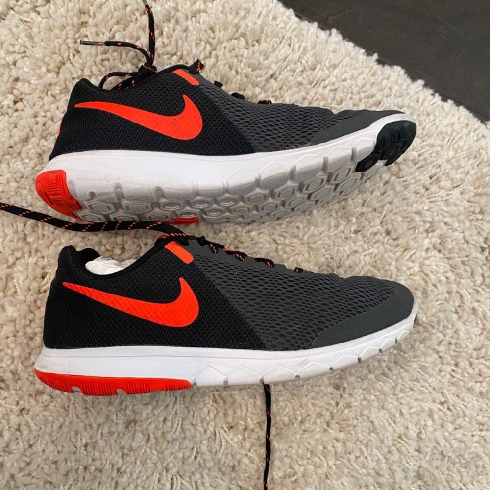 Nike Flex Experience RN 5 Athletic Running Sneakers.